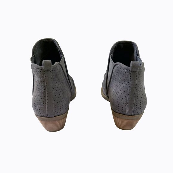 Report Drewe Ankle Booties Sz 8.5 Gray Faux Suede Perforated Y2K Cowgirl Western - Picture 4 of 11